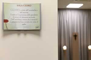 Targa di ingresso a una camera ardente